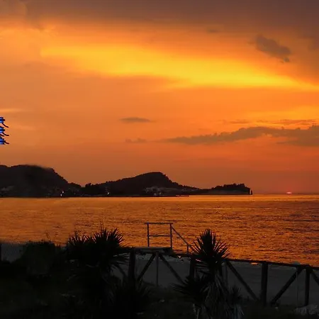 Ξενοδοχείο με διαμερίσματα The Wave 4*