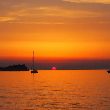 The Wave Ξενοδοχείο με διαμερίσματα 4*